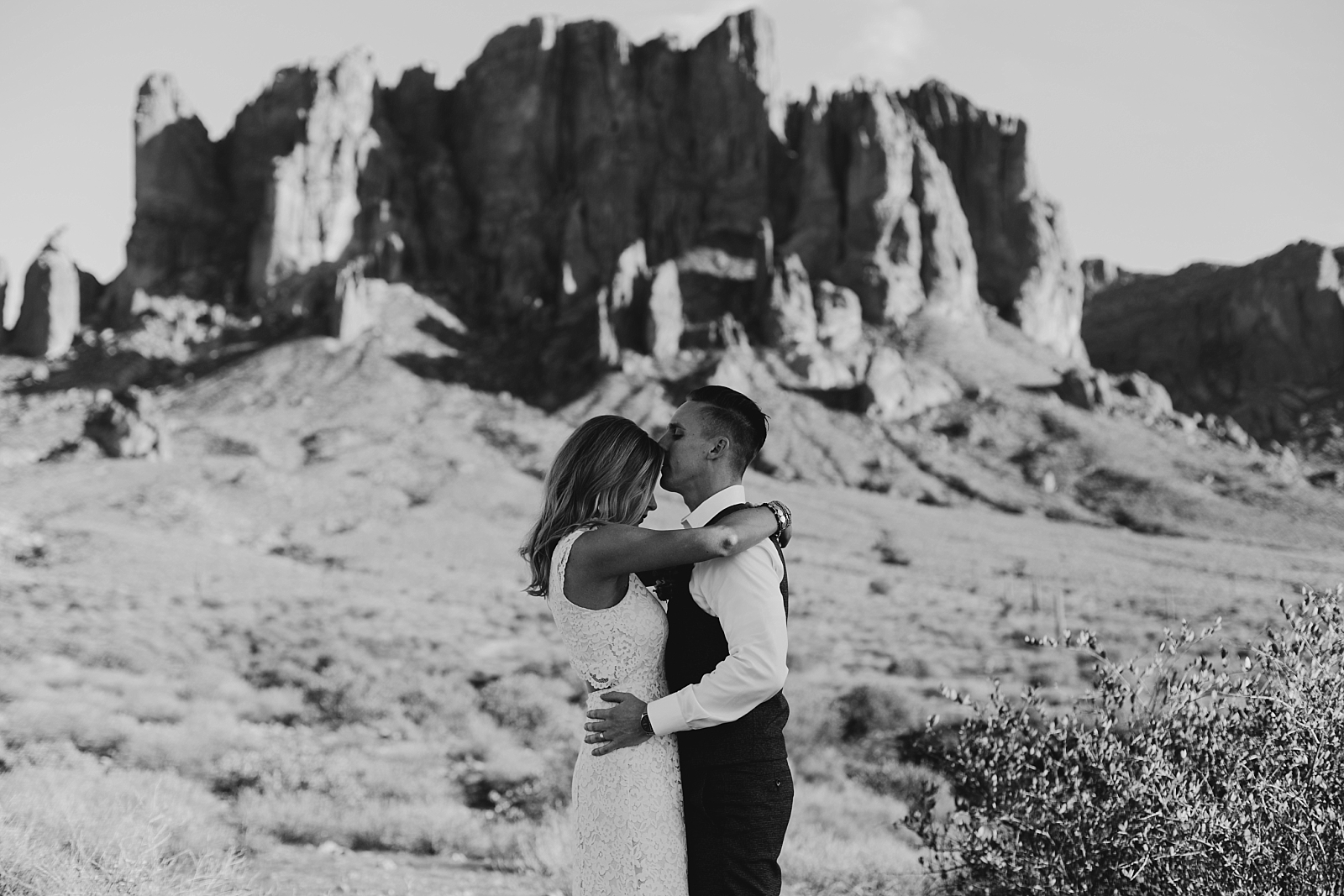 desert Superstition Mountain elopement photos Phoenix Arizona Wedding photographer
