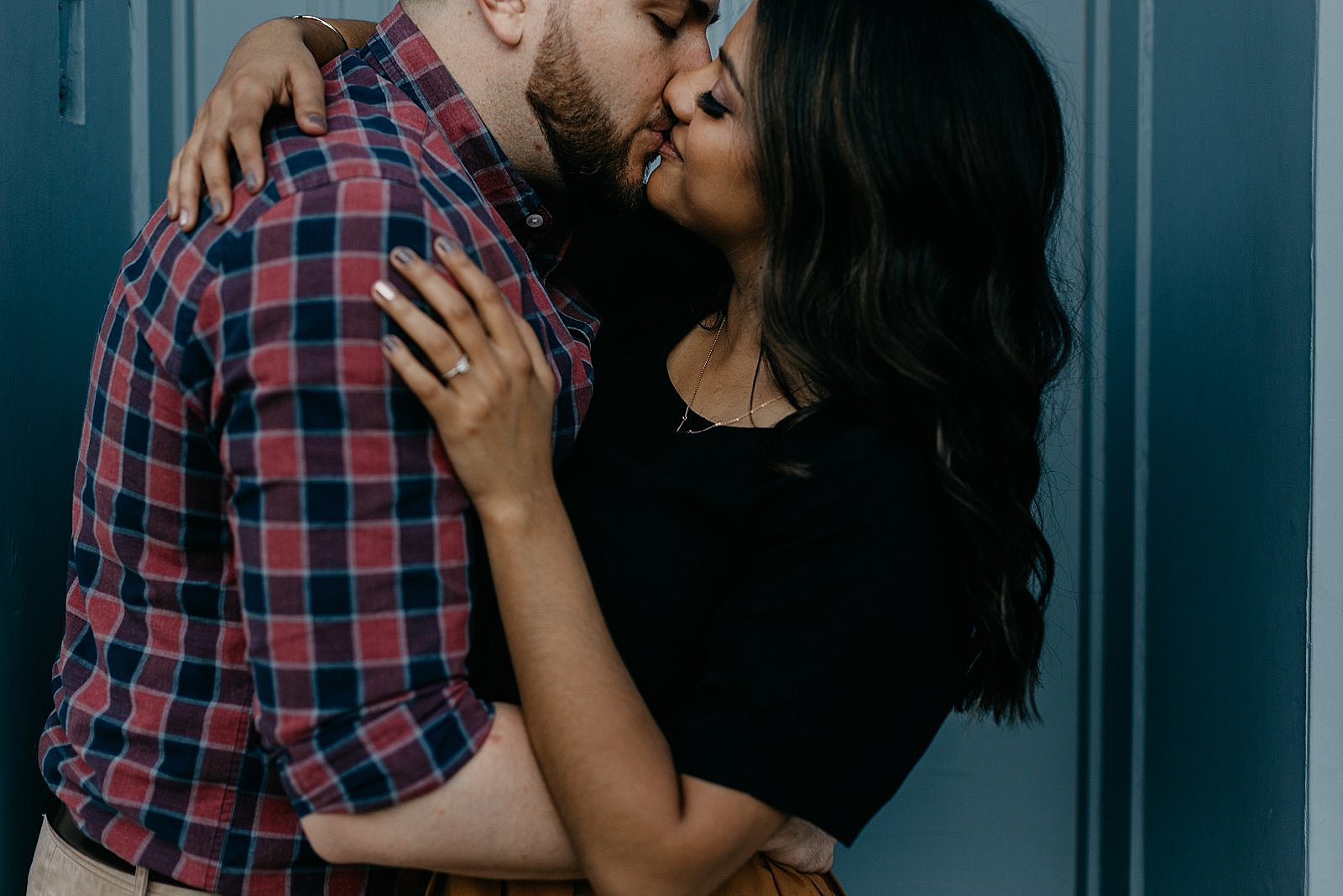 couple kissing in doorway in tucson