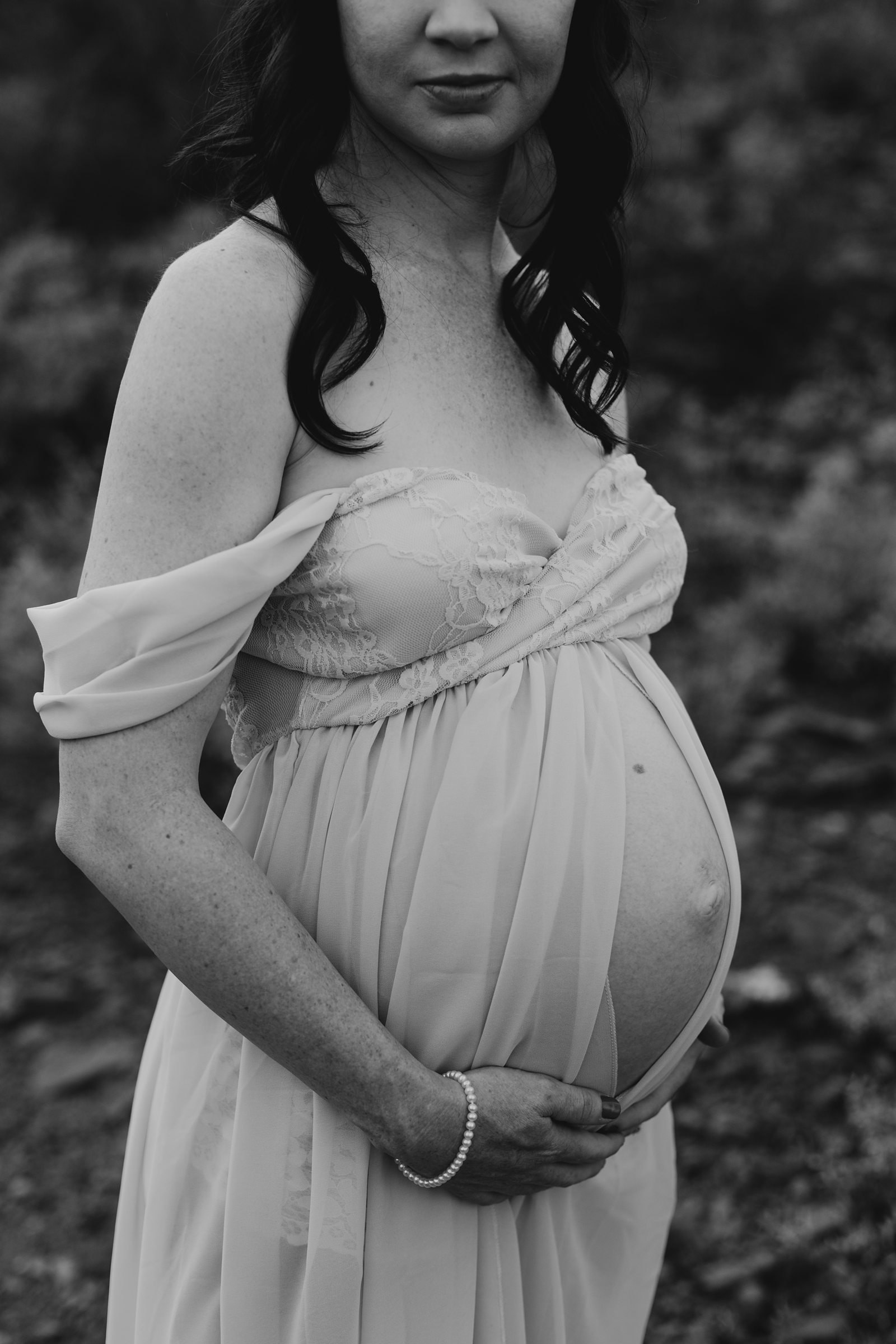 Pregnant belly with dress split down the middle what to wear black and white maternity photo