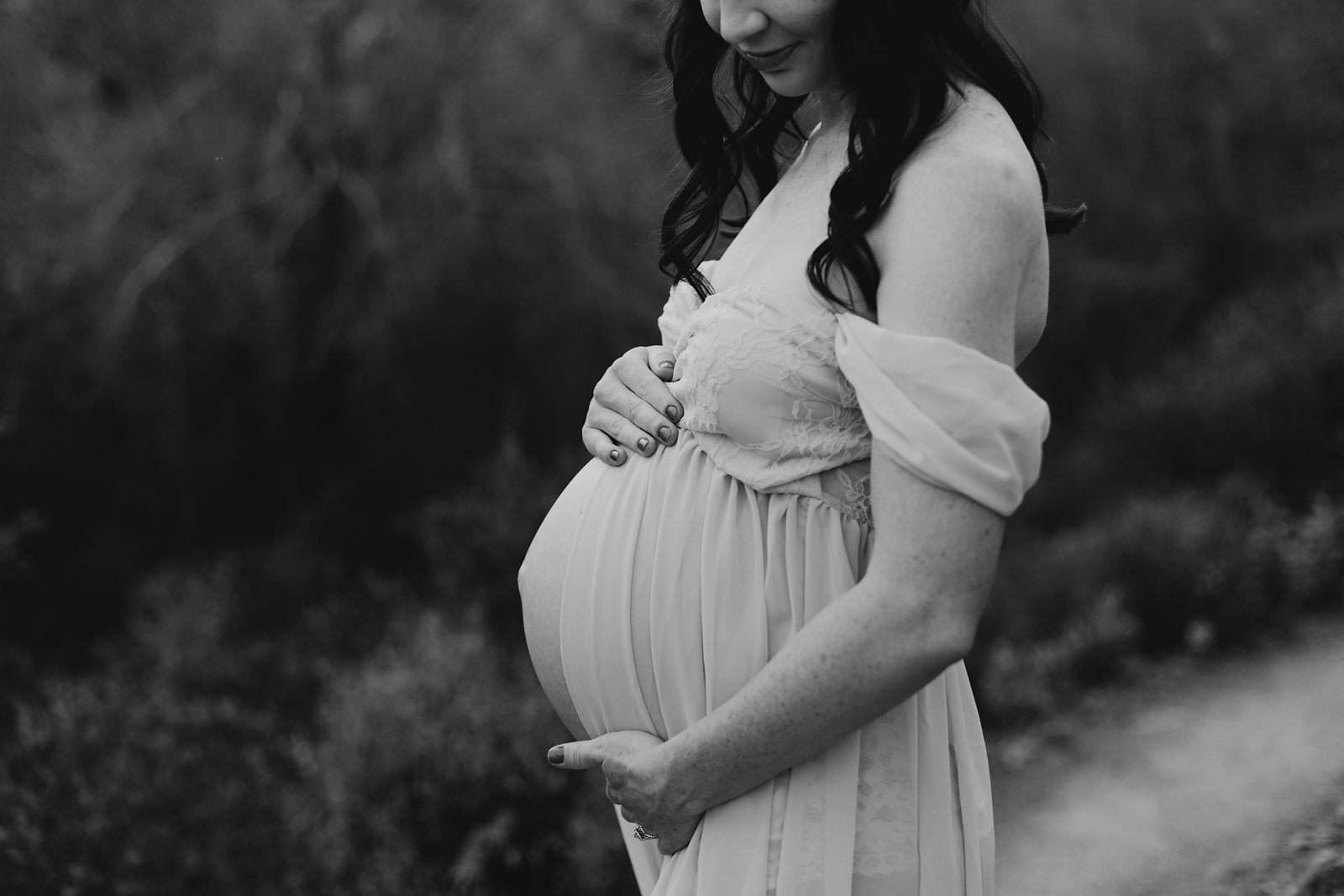 Black and white maternity photo in Phoenix Arizona