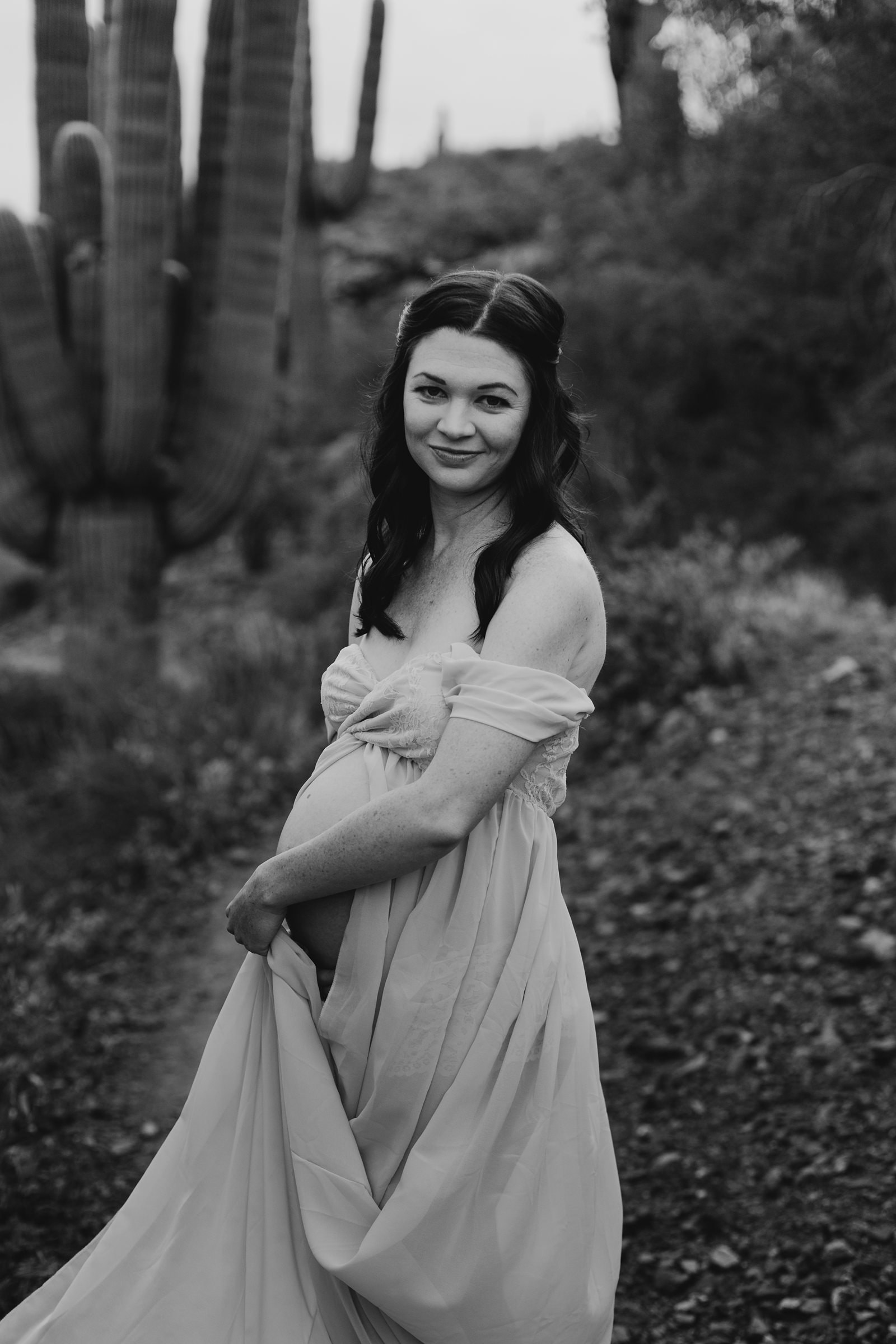 Black and white maternity photo of woman in the desert of Arizona