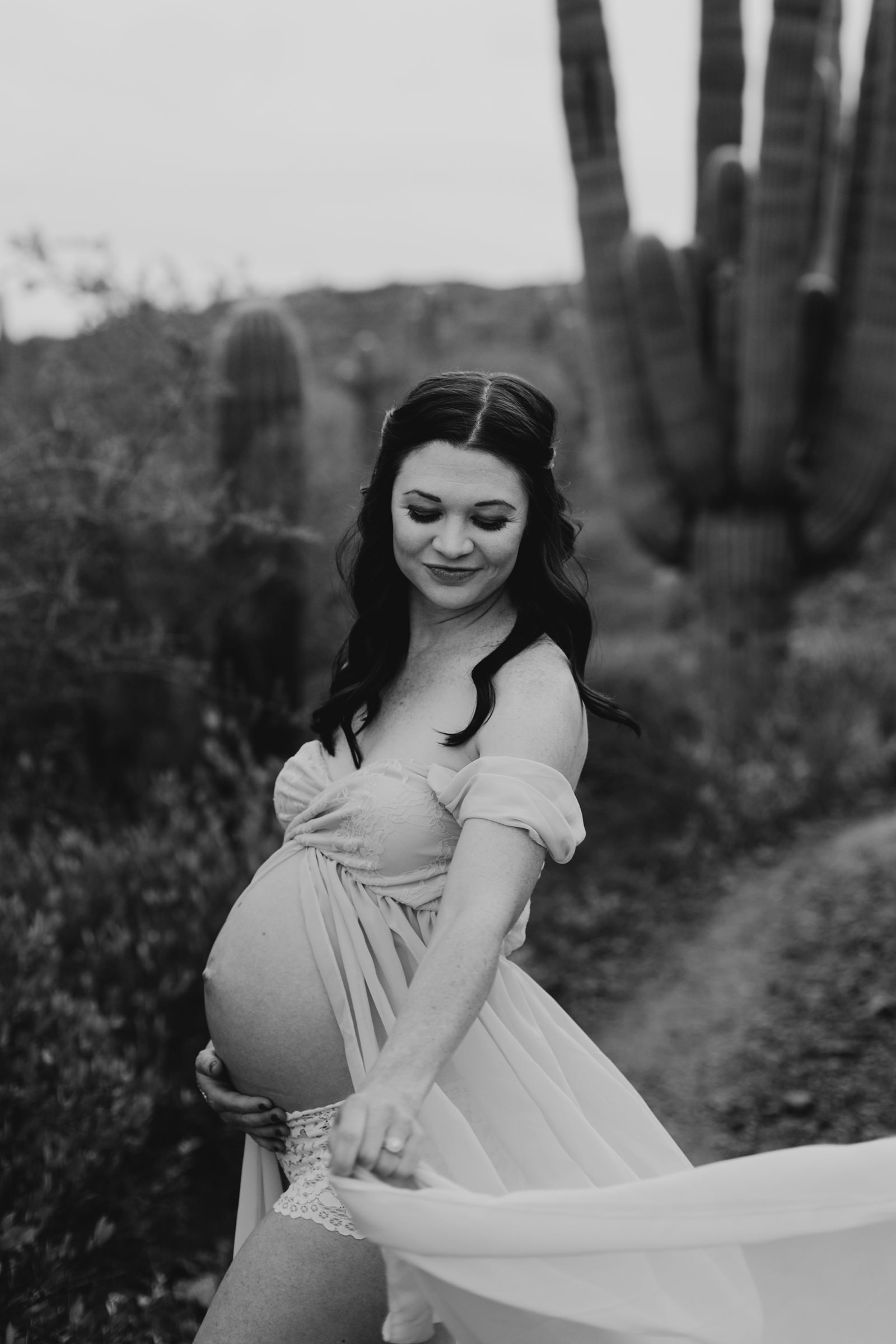 Black and white maternity photo of women in Black Canyon City Arizona Phoenix