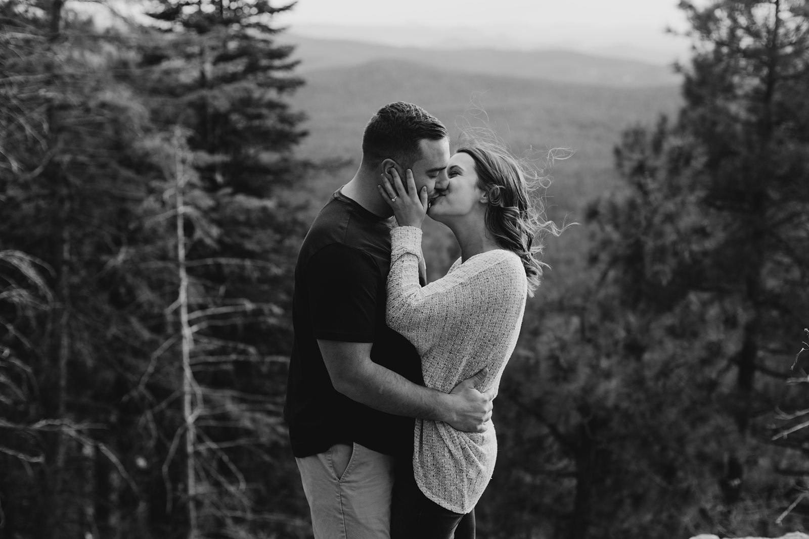 Arizona pine tree, engagement pictures, Payson couple, kissing, black and white